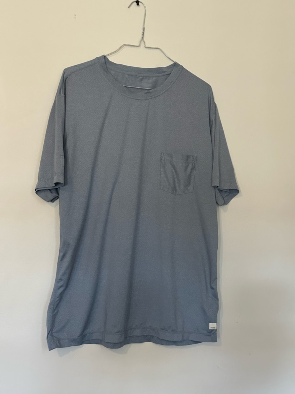 Men’s Vuori bluish gray athletic shirt size XL